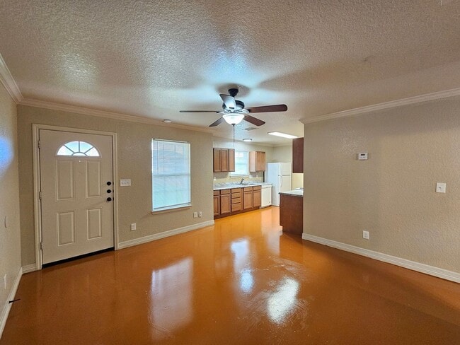 Building Photo - 803 Leifester Cir