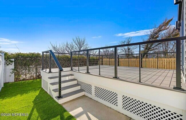 Building Photo - 427 Hoyt St