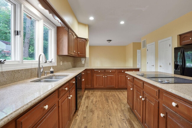 Building Photo - 7204 Quiet Cove
