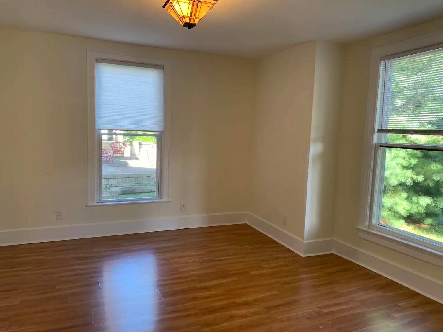 Building Photo - 430 E 2nd St