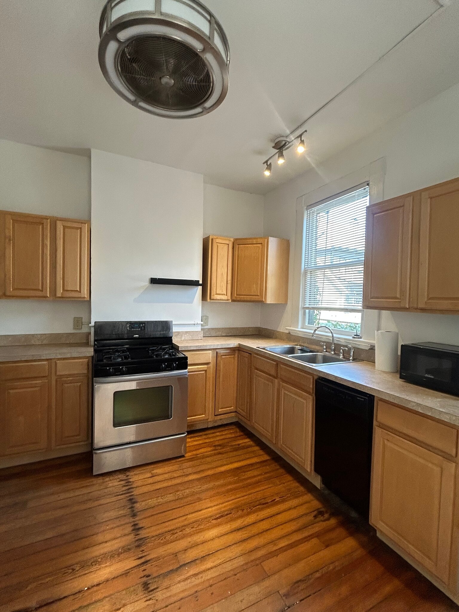 Large kitchen with lots of cabinets, gas stove, 18” dishwasher and refrigerator. - 1152 Jaeger St