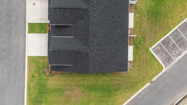 Building Photo - 136 Talladega Dr