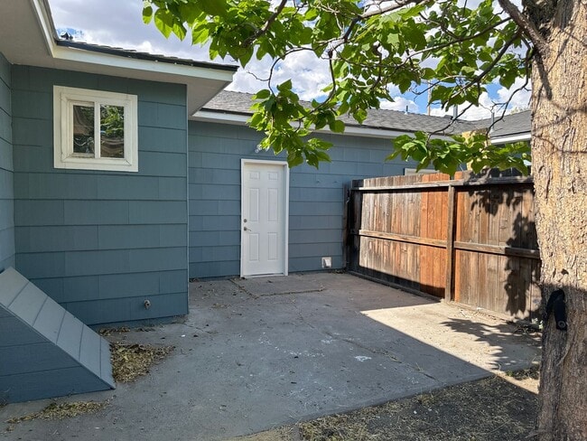 Building Photo - Completely remodeled 2 bedroom gem with 1 car garage Near the VA Hospital