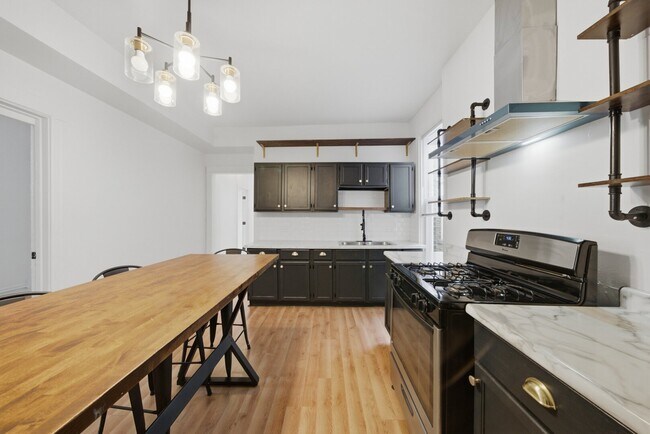 Building Photo - 852 N Christiana Ave