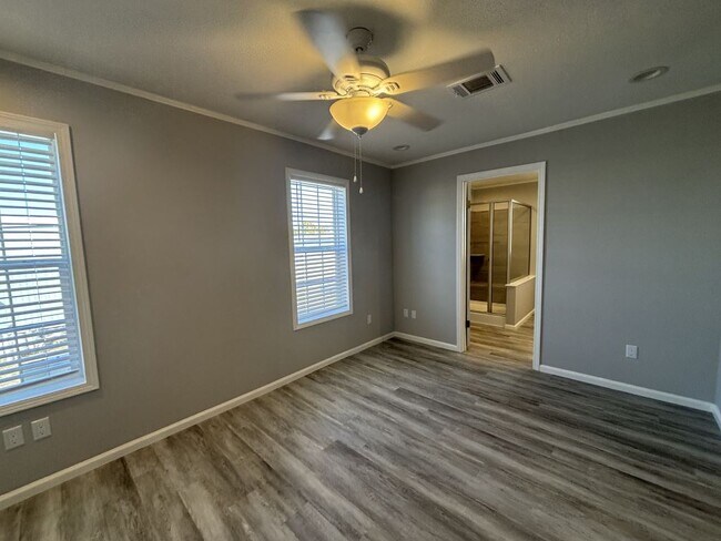Building Photo - 965 E Orinoco Ave