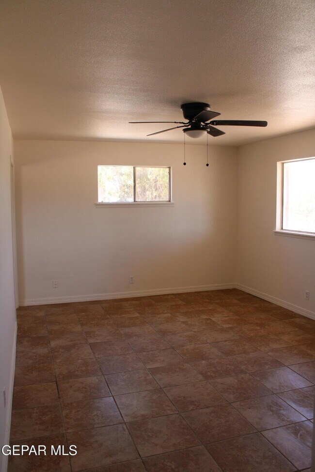 Building Photo - 5656 Sun Valley Dr