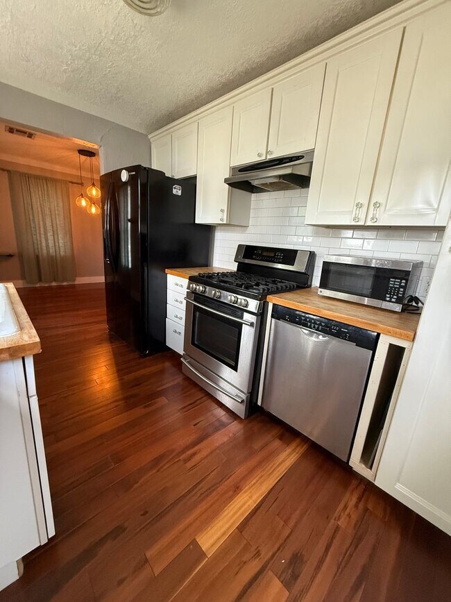 Building Photo - 2 bed/1 bath Norman Cottage