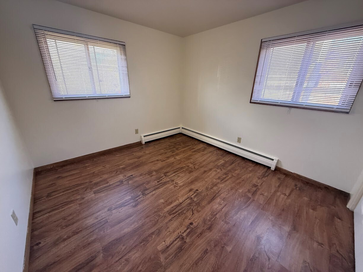 Building Photo - 2506 Brentwood Pky