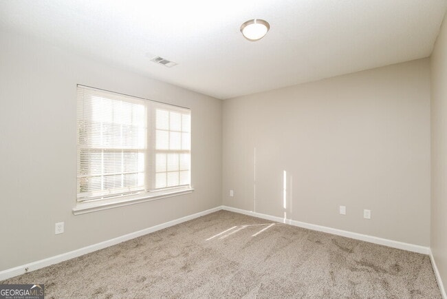 Building Photo - 60 Meadowridge Dr