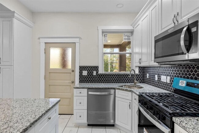 Building Photo - 5756 De Giverville Ave