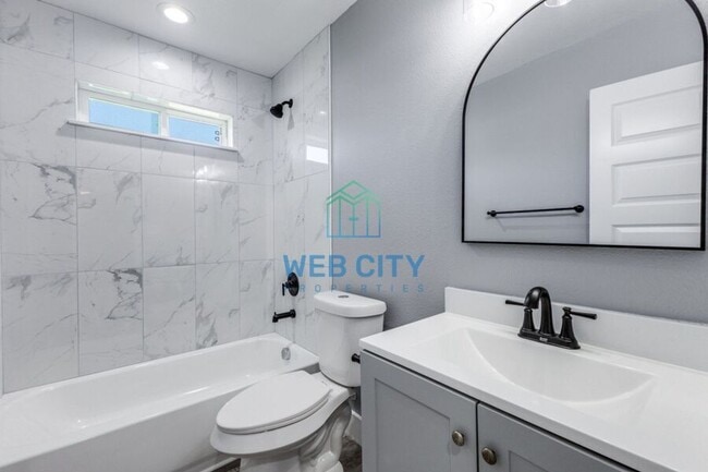 Building Photo - 13329 Lenosa Ln