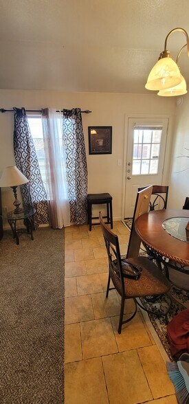 Building Photo - 900 Yi Dr