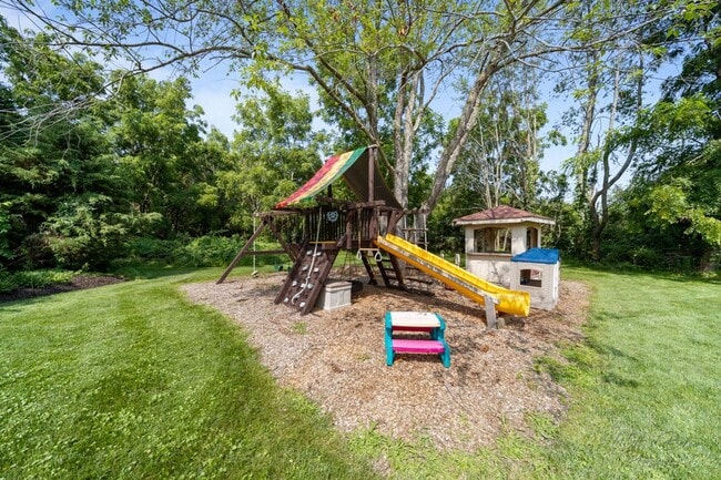 Primary Photo - Lake Geneva Family-Friendly Furnished Home...