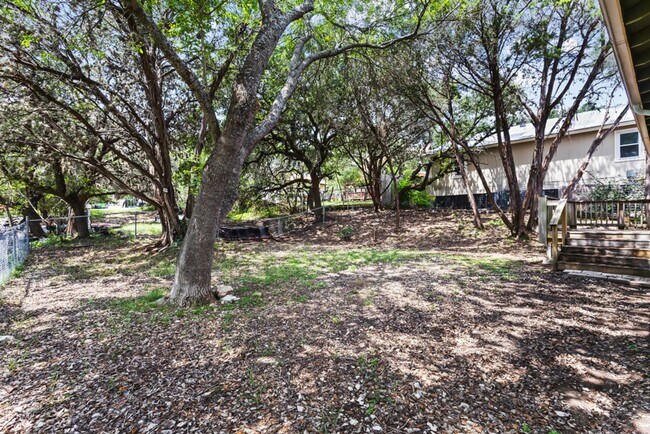 Building Photo - Move-In Ready 3-Bedroom Home in Beautiful Lakehills