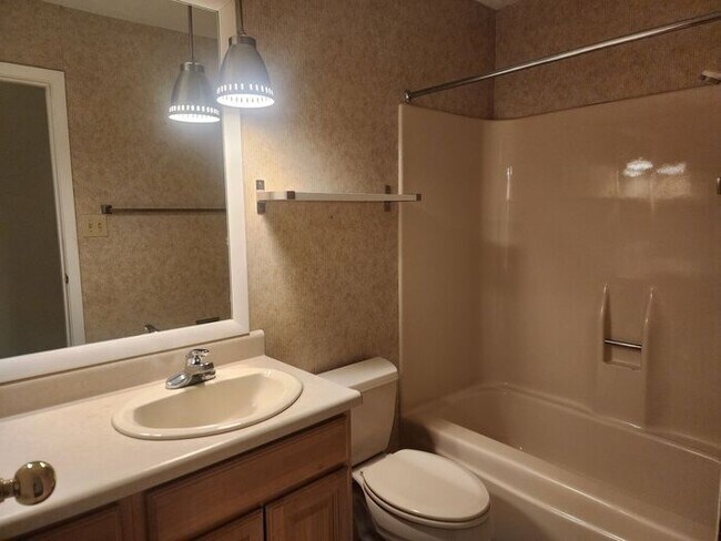 Building Photo - Move In By February 28th - Pay ONLY A $500 Deposit!!