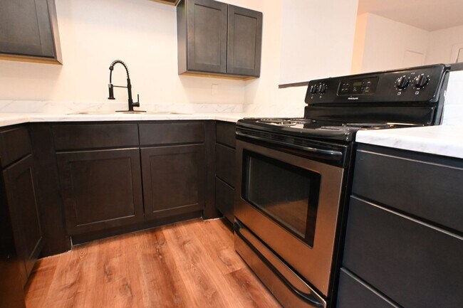 Building Photo - 1512 Cobb Ln