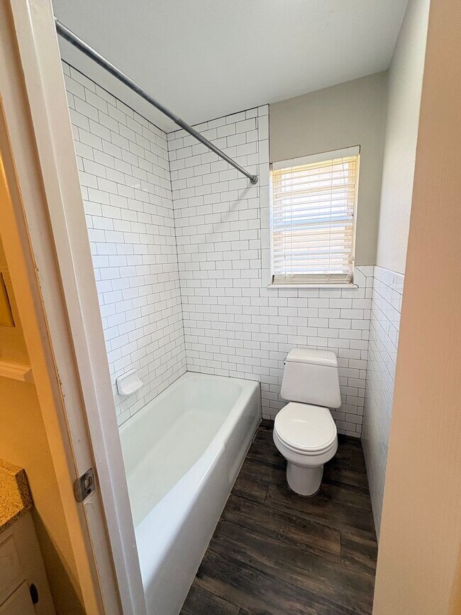 Building Photo - 4 Bed 2 Bath Remodeled Home in Miller Elementary Zone with Solar Panels