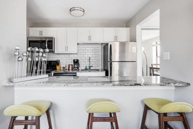 Building Photo - 615 N East St