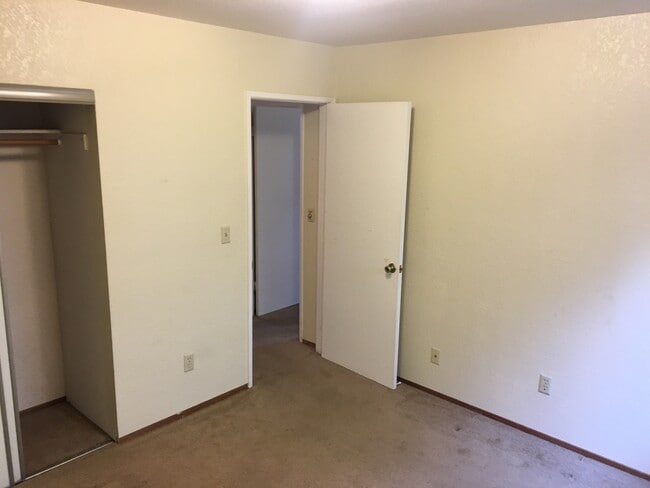 Building Photo - Great 2 Bedroom 2 Bath Condo in Seaside