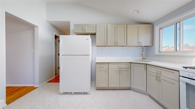 Building Photo - 221-19 Fairbury Ave