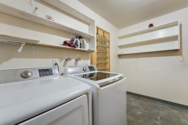 Building Photo - 540 N Hayden Bay Dr