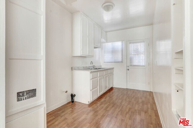 Primary Photo - 6340 10th Ave