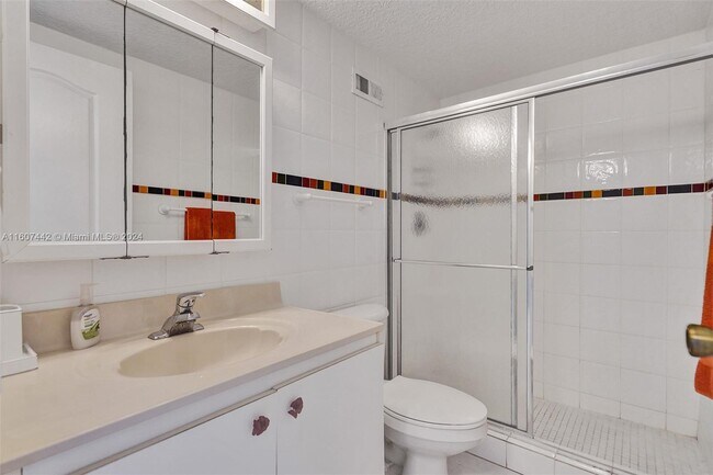 Building Photo - 3725 S Ocean Dr