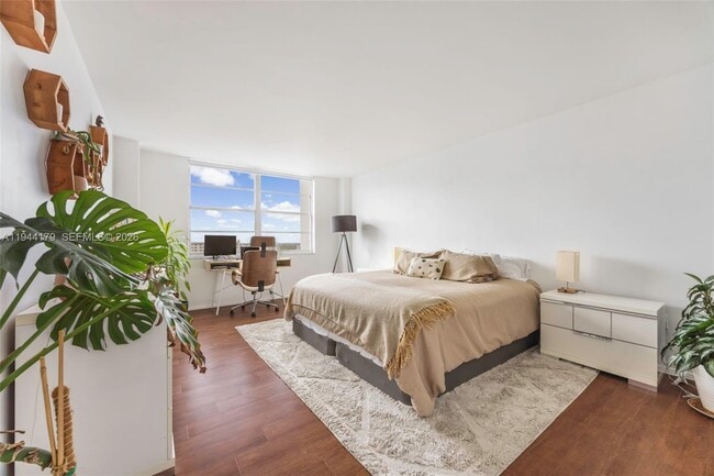 Building Photo - 2801 NE 183rd St