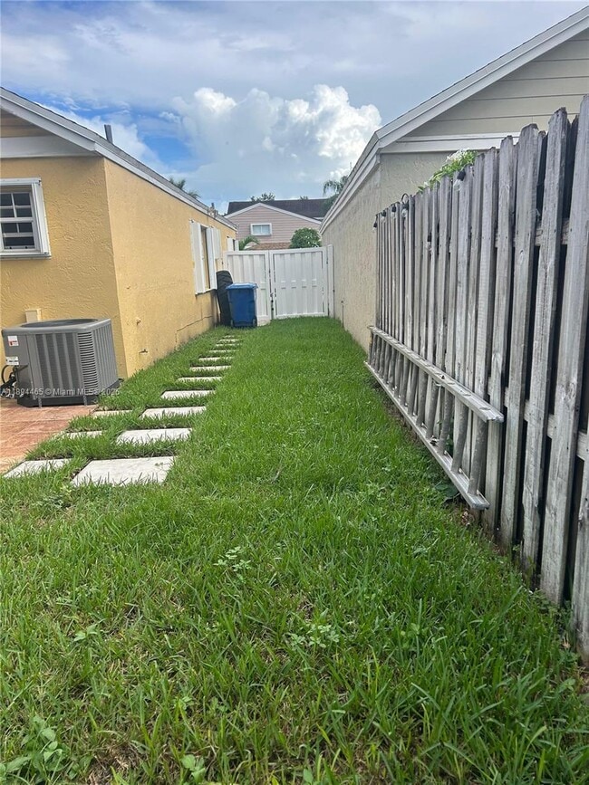 Building Photo - 277 SW 159th Terrace