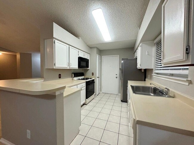 Building Photo - 2917 Zeke Bend