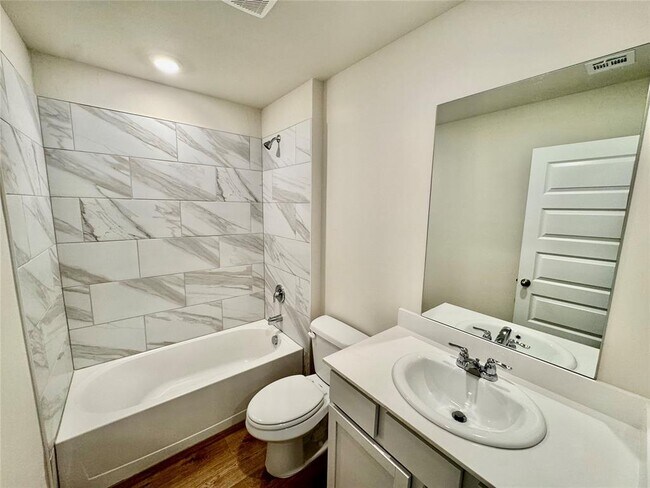 Building Photo - 6100 Blackwood Ct