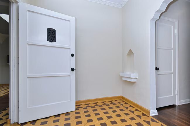 Building Photo - 724 S Genesee Ave