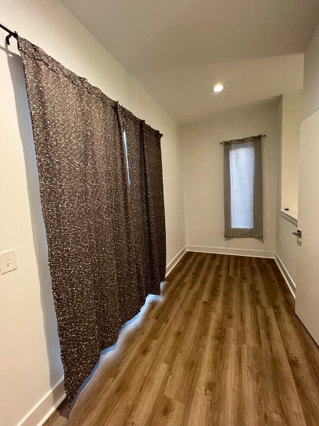 Building Photo - 1118 Nova St