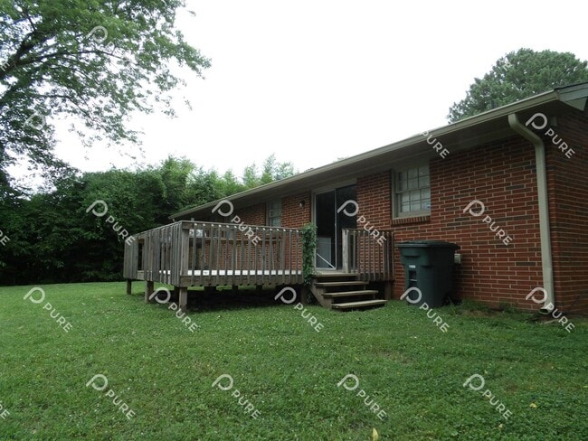 Building Photo - 3021 Deerfield!!