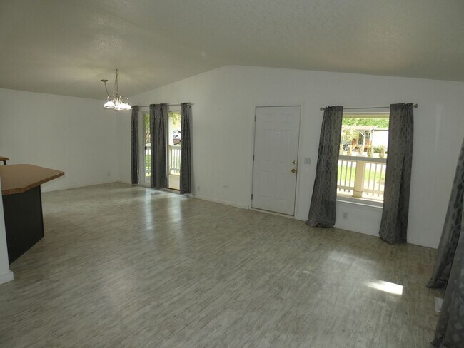 Building Photo - 522 S Alder Ln