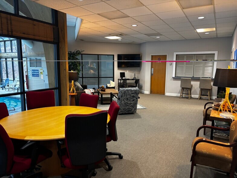 Building Photo - 14 Middle Village Way