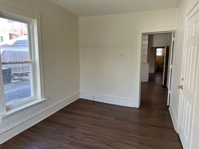 Building Photo - 1st Floor Apartment For Rent In Harrisburg...