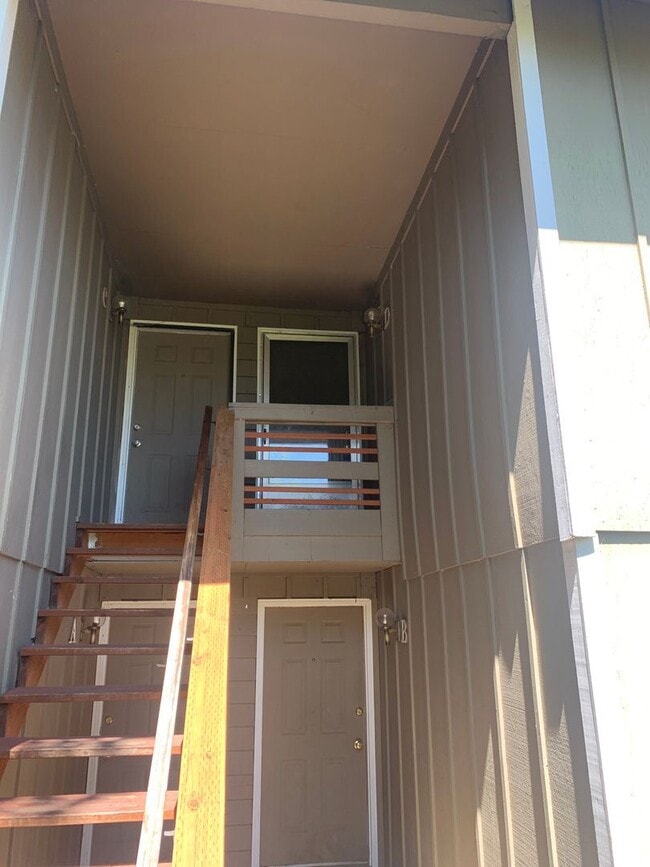 Building Photo - 2 br, 1 bath House - 9745 SW Lookout Terra...