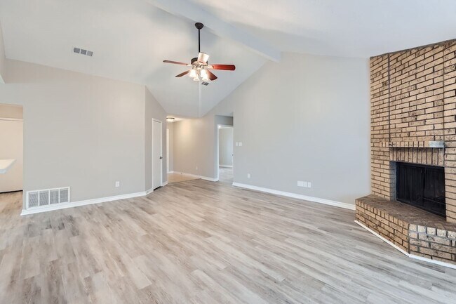 Building Photo - 1304 Seabrook Dr