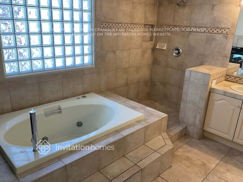 Building Photo - 8113 Sunset Cove Dr