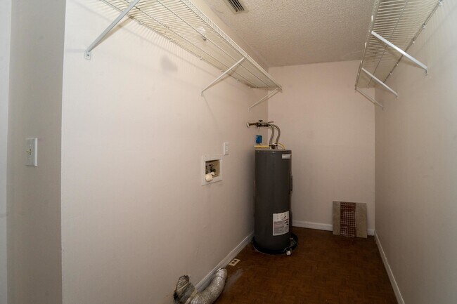 Building Photo - 1000 S Winterhawk Dr