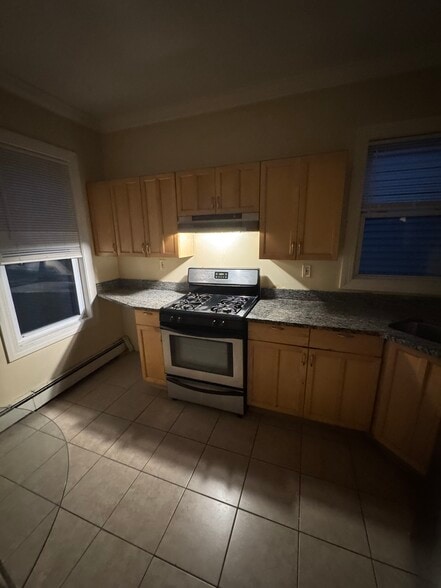 Building Photo - 75 Heath St