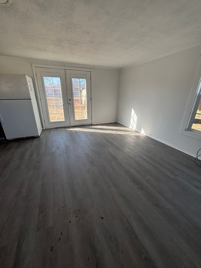 Building Photo - 2319 1/2 Axtell