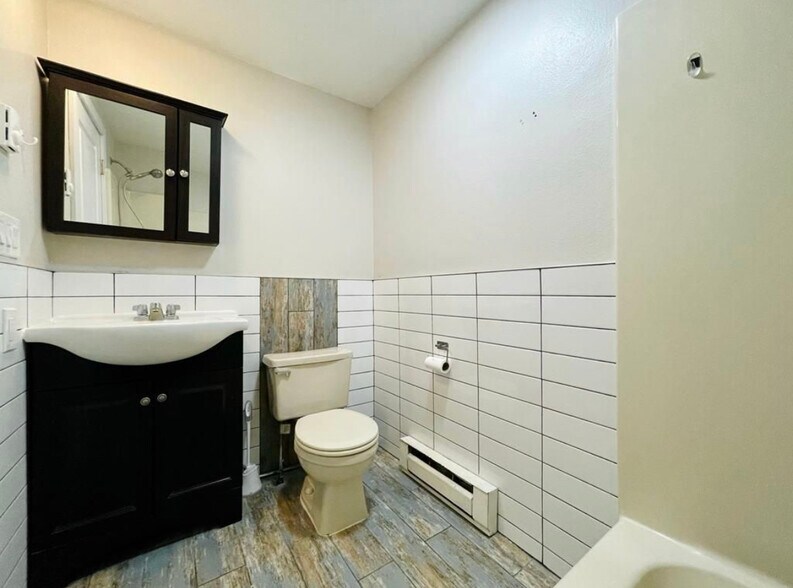 Building Photo - 363 Halladay St