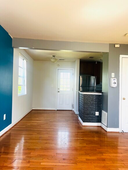 Building Photo - 6900 Hawthorne St