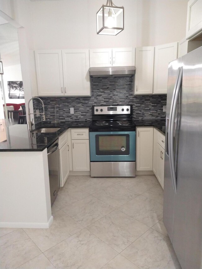 Building Photo - 5475 Verona Dr