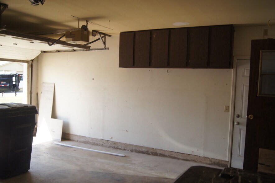 Building Photo - 1213 Frederick Dr