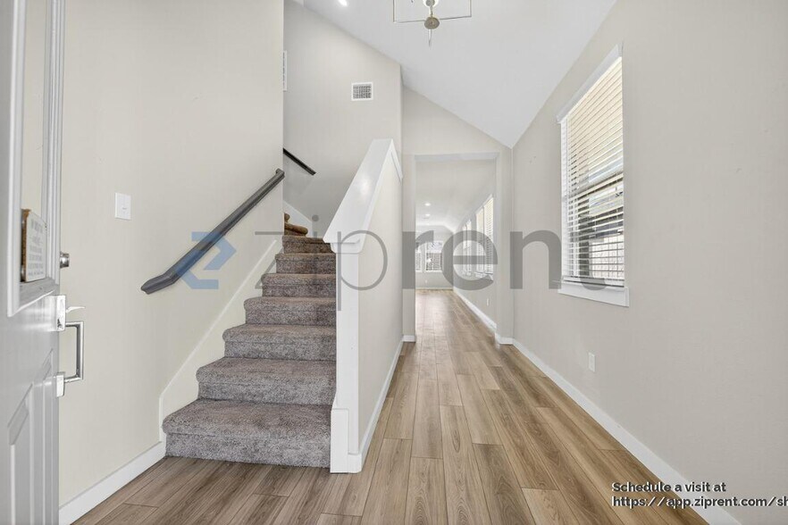 Building Photo - 413 Honeyhill Dr