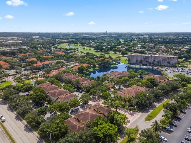 Building Photo - 160 Jacaranda Country Club Dr