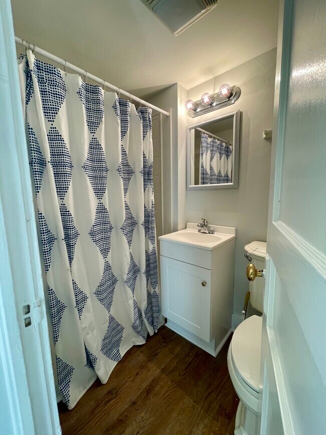 Building Photo - 310 N Bennett St